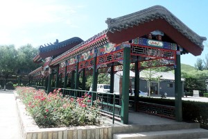 世界华侨陵园中式木质长廊图
