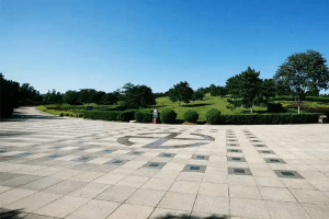 华龙皇家陵园景观图