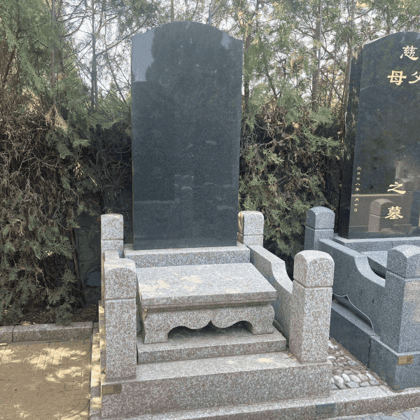 太子峪陵园传统立碑