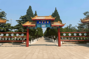 福田公墓大门图