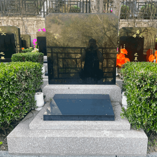八达岭陵园传统立碑