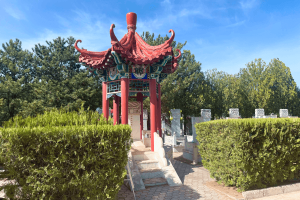 八达岭人民公墓景观图