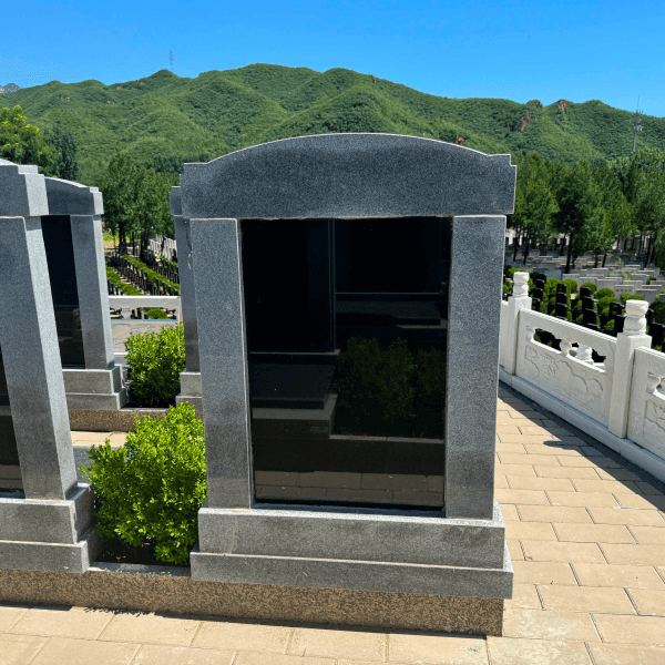 凤凰山陵园传统立碑