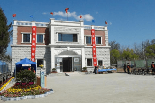 西静园公墓大门图