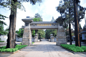 八宝山革命公墓大门图