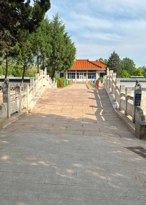 炎黄陵园环境图