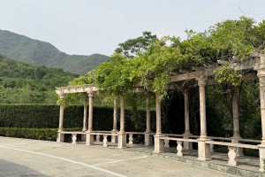 北京市门头沟区天山陵园休息长廊图