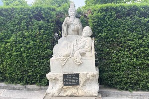北京市门头沟区天山陵园特色雕像图