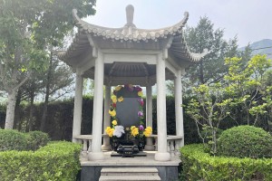 北京市门头沟区天山陵园墓区石亭图